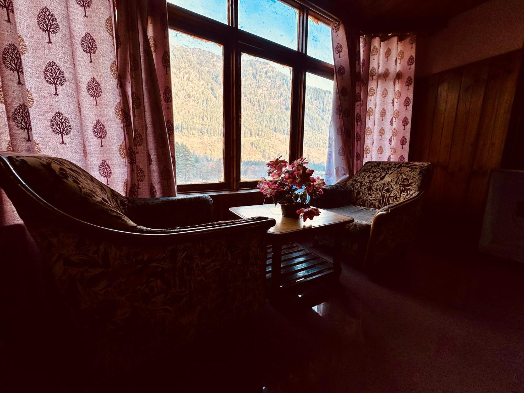 Royal Respite Manali - Luxury Comfort ! Travellers Delight ! Budget Friendly ! Prime Location ! Guest Favourite Hotel Buitenkant foto